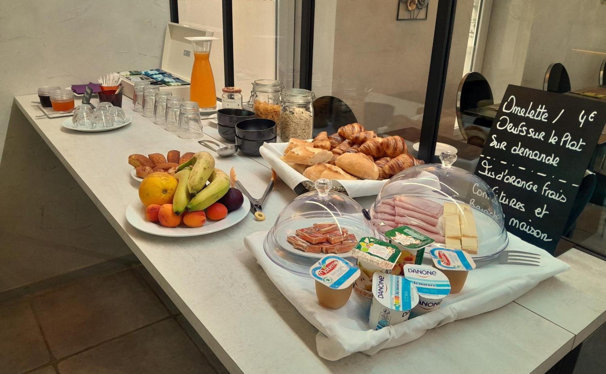 Hotel Restaurant Le Saint Augustin エクステリア 写真